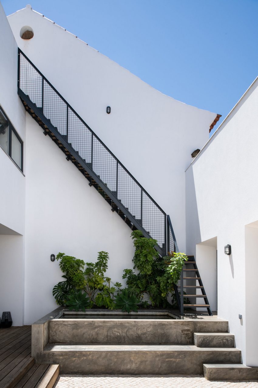 A Bright and Sophisticated Family Home with Neutral Palette in Silves, Portugal by Studioarte (9)