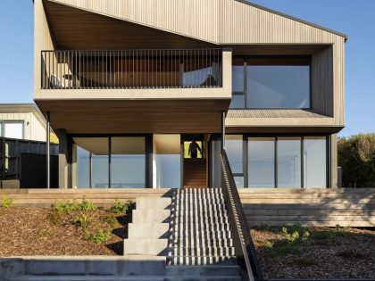 A Charming Beach House with Warm, Cosy and Contemporary Interior in New Zealand by Lloyd Hartley Architects (1)