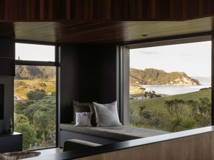 A Charming Beach House with Warm, Cosy and Contemporary Interior in New Zealand by Lloyd Hartley Architects (10)