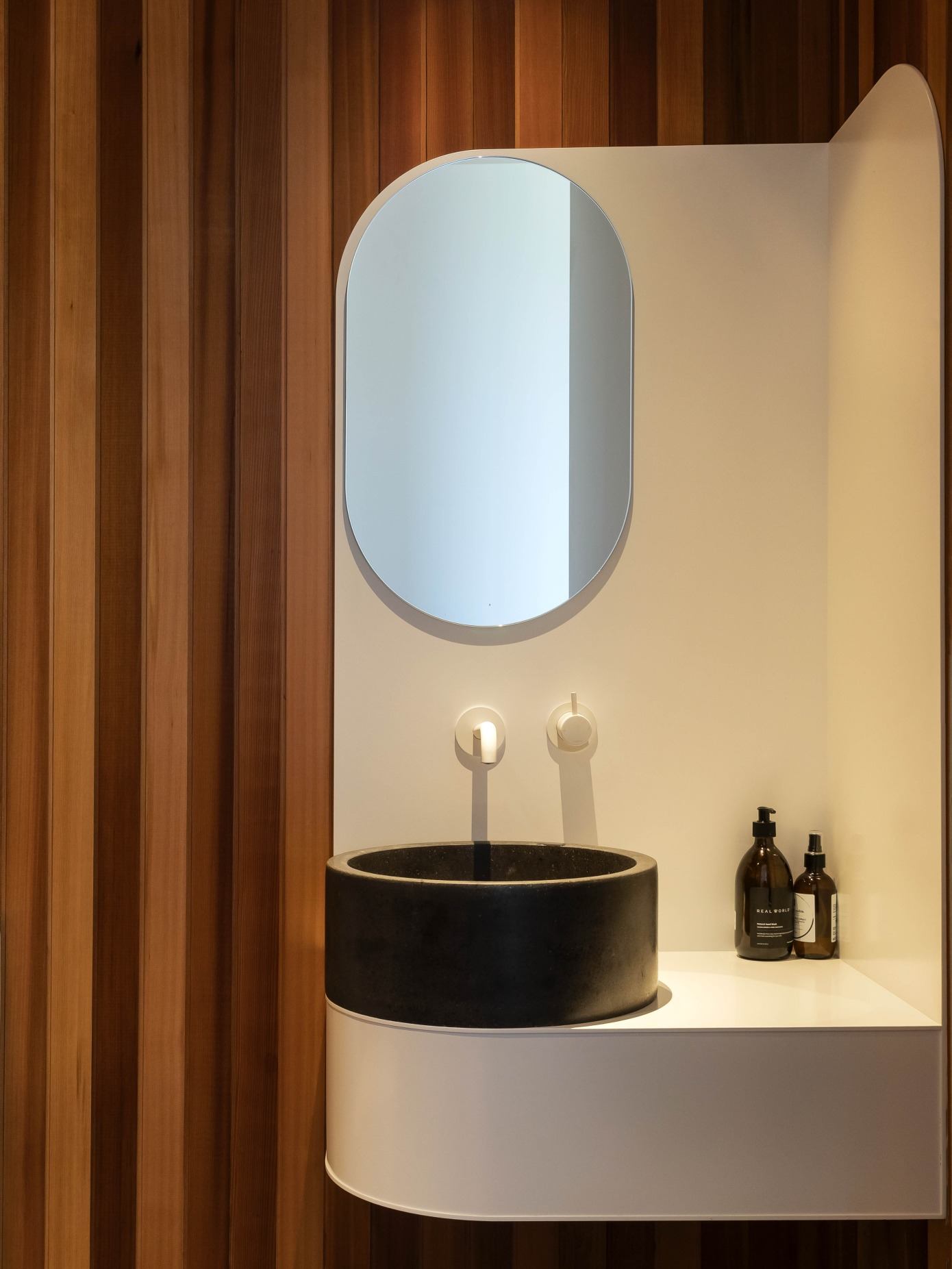 A Charming Beach House with Warm, Cosy and Contemporary Interior in New Zealand by Lloyd Hartley Architects (14)