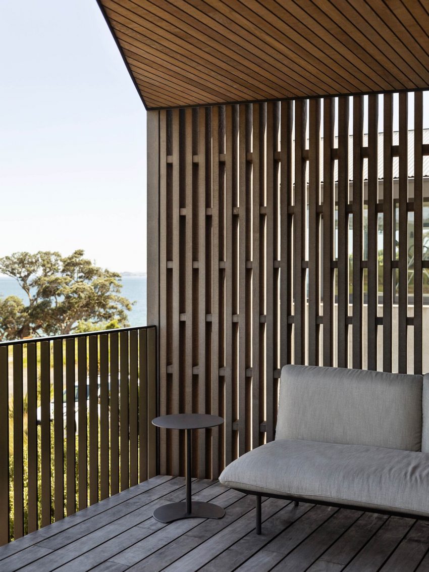 A Charming Beach House with Warm, Cosy and Contemporary Interior in New Zealand by Lloyd Hartley Architects (16)