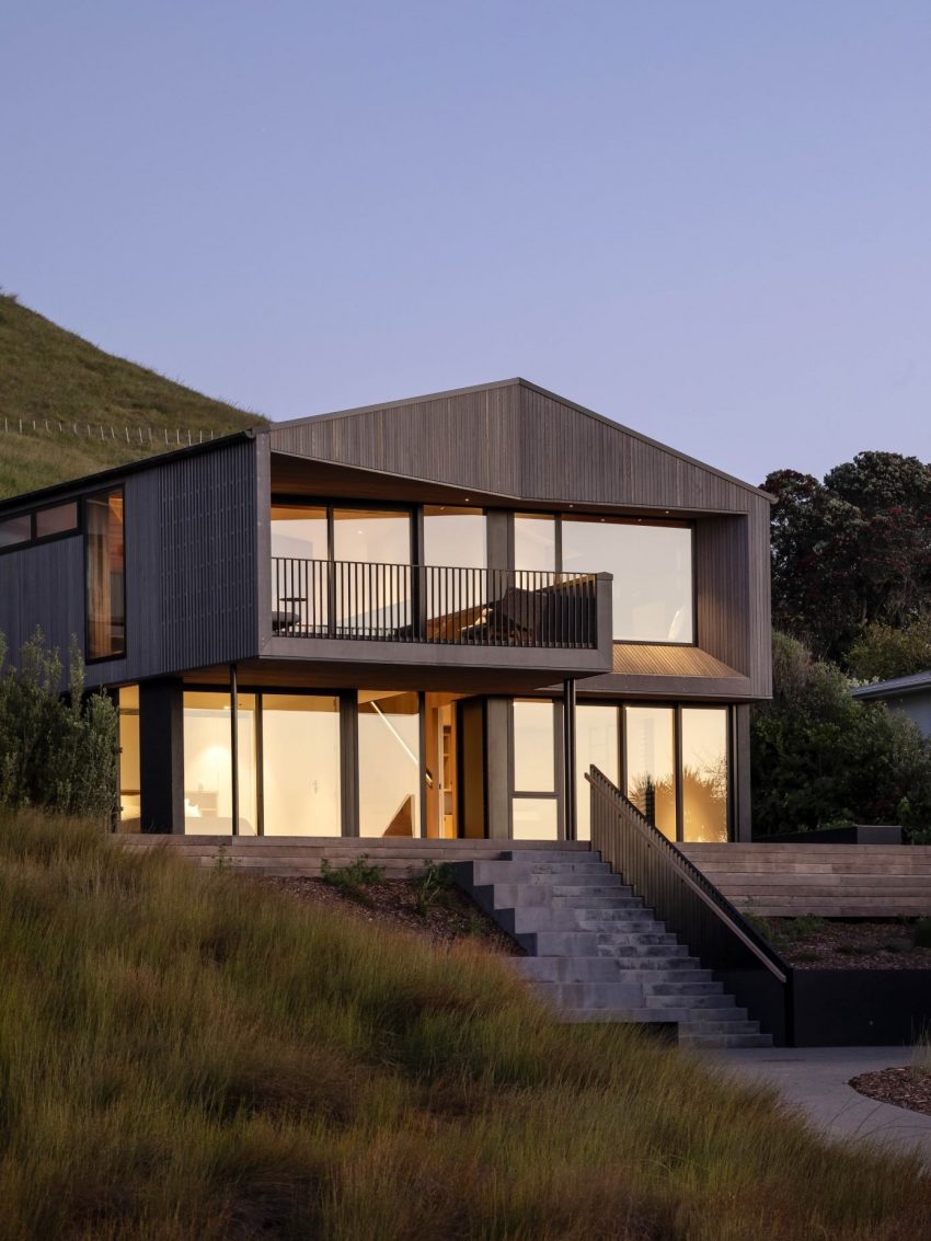 A Charming Beach House with Warm, Cosy and Contemporary Interior in New Zealand by Lloyd Hartley Architects (19)