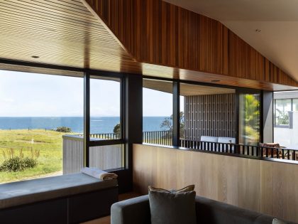 A Charming Beach House with Warm, Cosy and Contemporary Interior in New Zealand by Lloyd Hartley Architects (3)