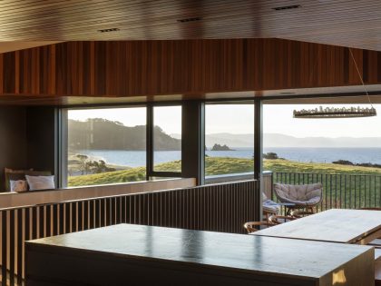 A Charming Beach House with Warm, Cosy and Contemporary Interior in New Zealand by Lloyd Hartley Architects (7)