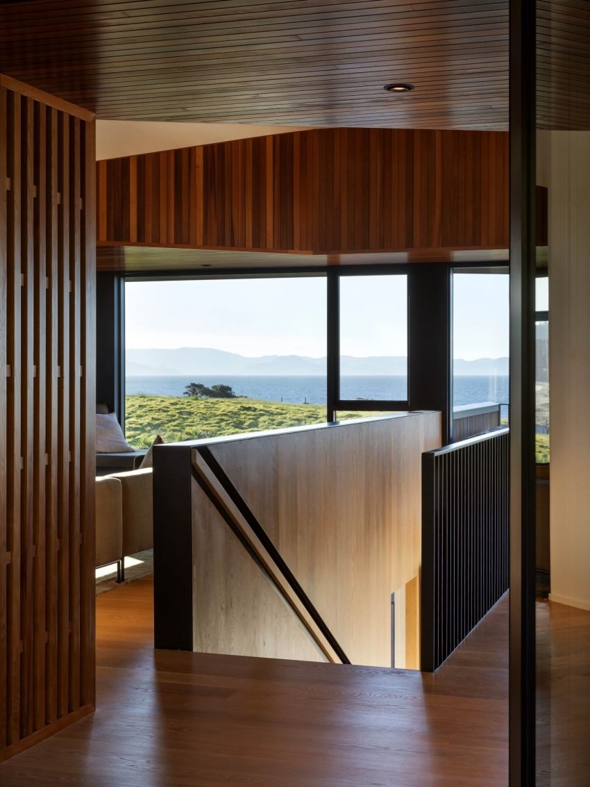 A Charming Beach House with Warm, Cosy and Contemporary Interior in New Zealand by Lloyd Hartley Architects (9)