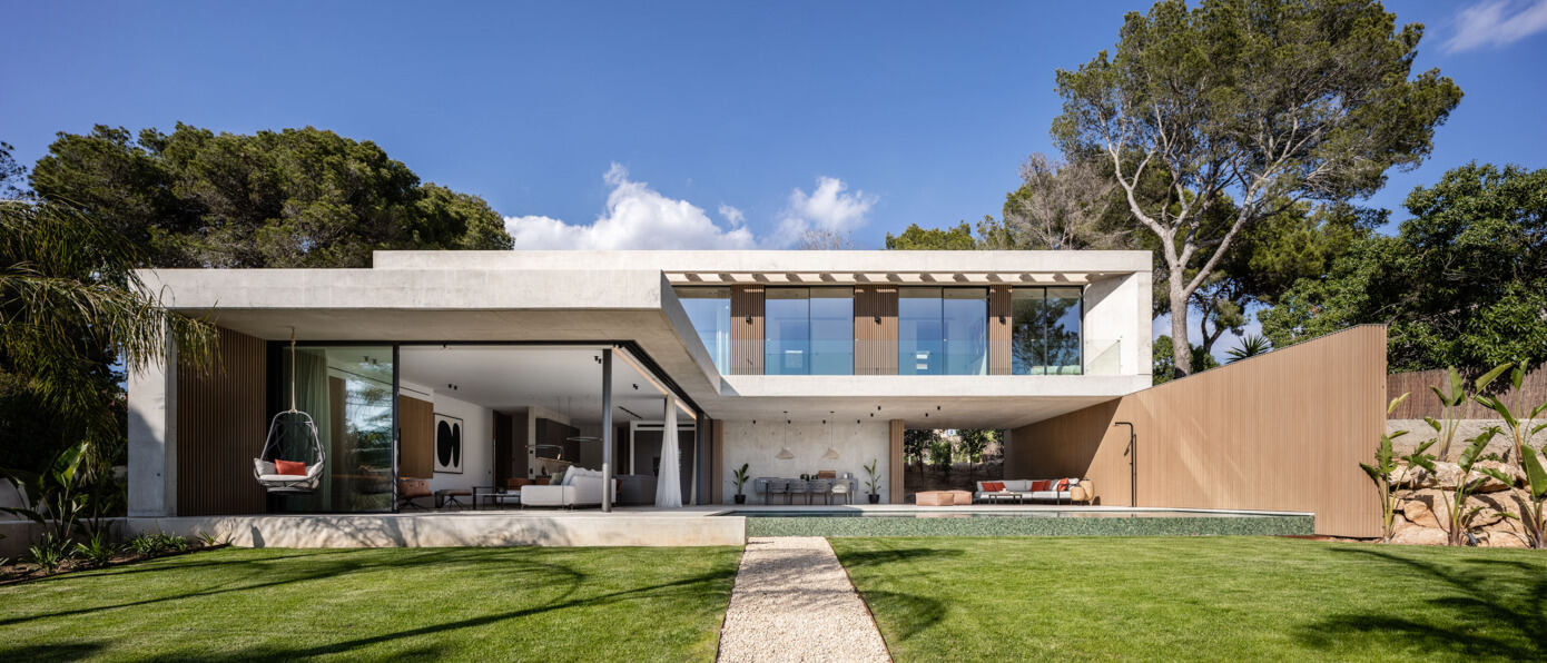 A Concrete Home with Beautiful View of Pool and Garden in Santa Ponsa, Mallorca by Jaime Salvá (1)