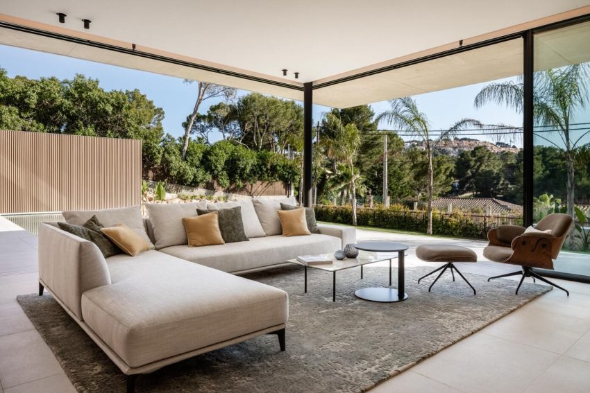 A Concrete Home with Beautiful View of Pool and Garden in Santa Ponsa, Mallorca by Jaime Salvá (11)