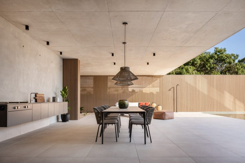 A Concrete Home with Beautiful View of Pool and Garden in Santa Ponsa, Mallorca by Jaime Salvá (27)