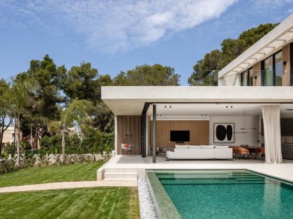 A Concrete Home with Beautiful View of Pool and Garden in Santa Ponsa, Mallorca by Jaime Salvá (3)