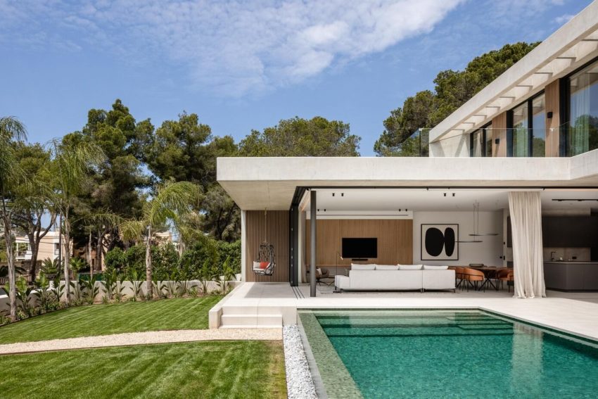 A Concrete Home with Beautiful View of Pool and Garden in Santa Ponsa, Mallorca by Jaime Salvá (3)