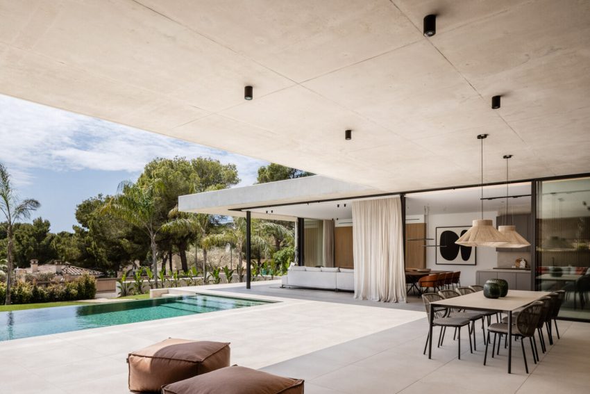 A Concrete Home with Beautiful View of Pool and Garden in Santa Ponsa, Mallorca by Jaime Salvá (30)