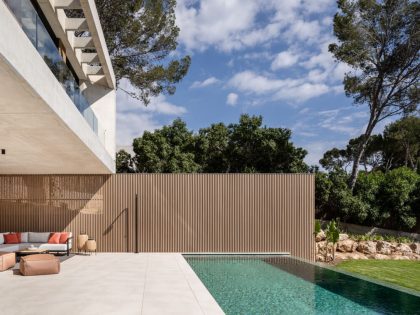 A Concrete Home with Beautiful View of Pool and Garden in Santa Ponsa, Mallorca by Jaime Salvá (32)