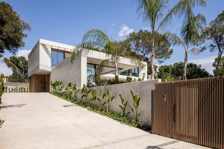 A Concrete Home with Beautiful View of Pool and Garden in Santa Ponsa, Mallorca by Jaime Salvá (35)