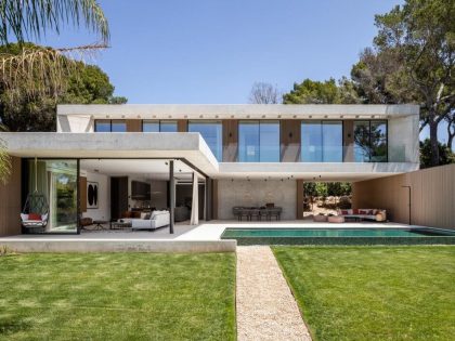 A Concrete Home with Beautiful View of Pool and Garden in Santa Ponsa, Mallorca by Jaime Salvá (38)