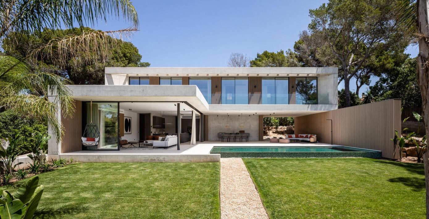 A Concrete Home with Beautiful View of Pool and Garden in Santa Ponsa, Mallorca by Jaime Salvá (38)