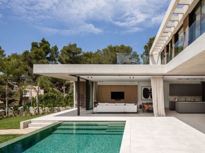 A Concrete Home with Beautiful View of Pool and Garden in Santa Ponsa, Mallorca by Jaime Salvá (4)