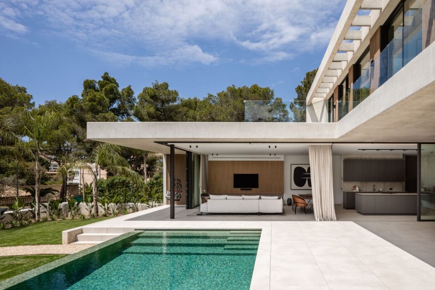 A Concrete Home with Beautiful View of Pool and Garden in Santa Ponsa, Mallorca by Jaime Salvá (4)