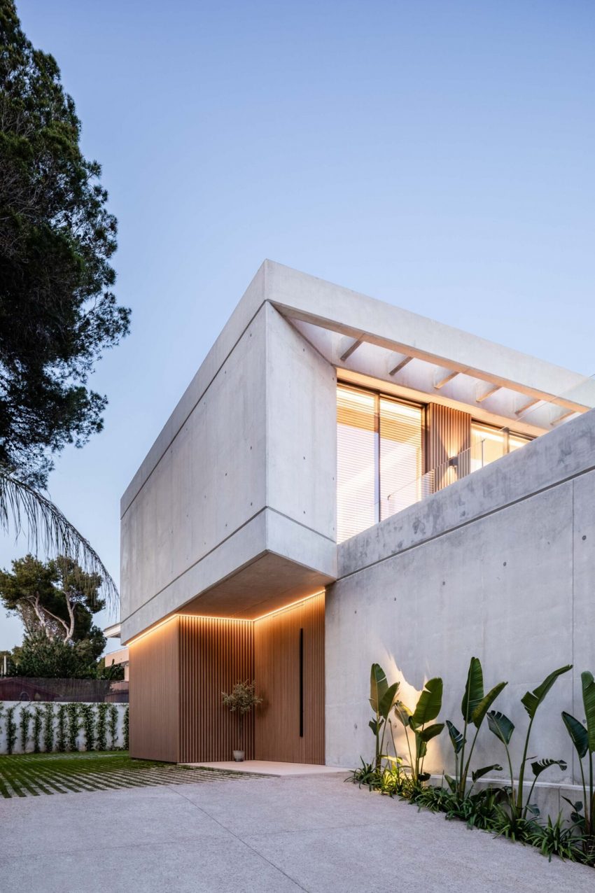 A Concrete Home with Beautiful View of Pool and Garden in Santa Ponsa, Mallorca by Jaime Salvá (44)