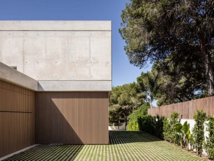 A Concrete Home with Beautiful View of Pool and Garden in Santa Ponsa, Mallorca by Jaime Salvá (45)