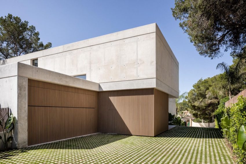 A Concrete Home with Beautiful View of Pool and Garden in Santa Ponsa, Mallorca by Jaime Salvá (46)