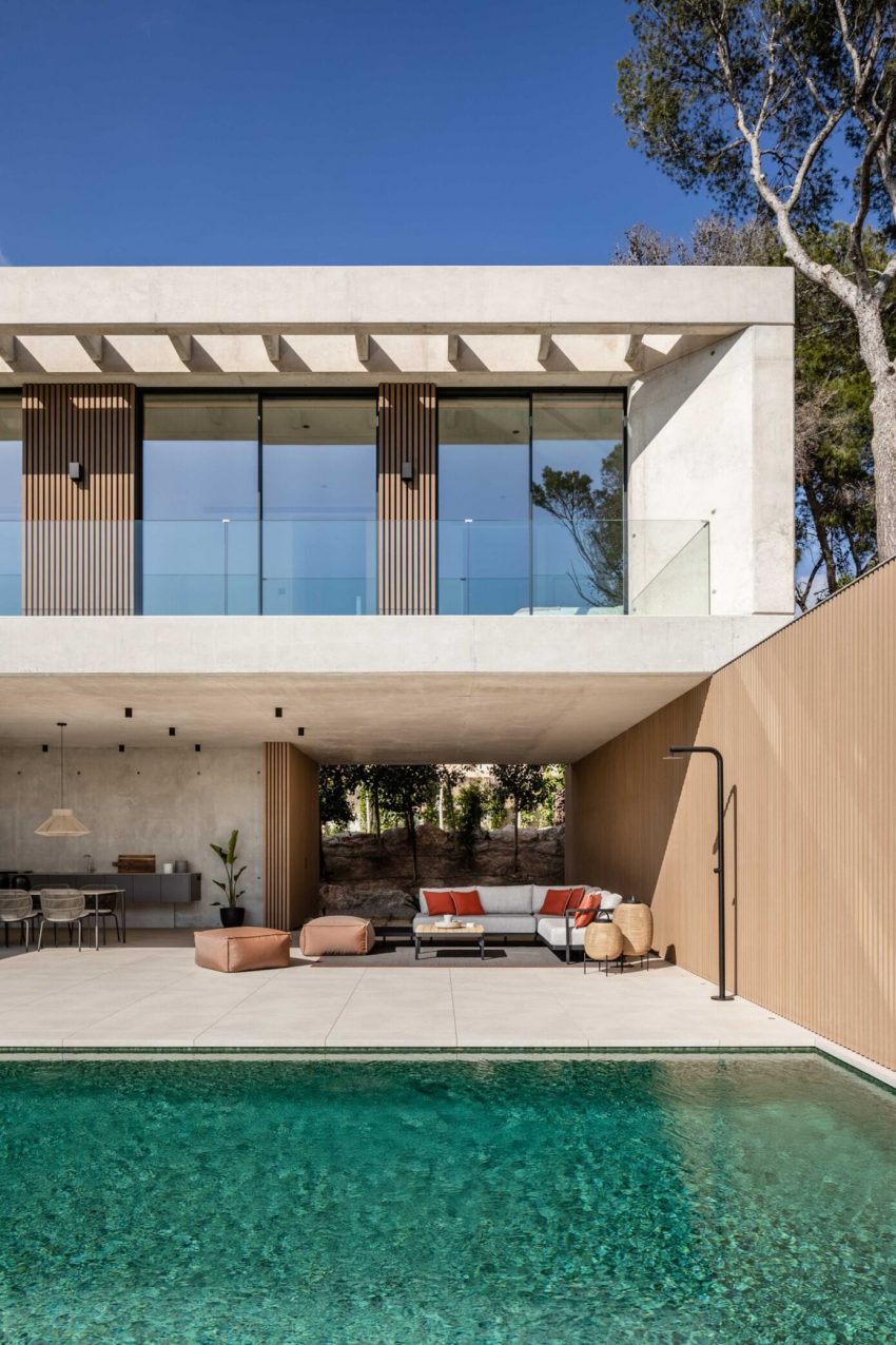 A Concrete Home with Beautiful View of Pool and Garden in Santa Ponsa, Mallorca by Jaime Salvá (7)