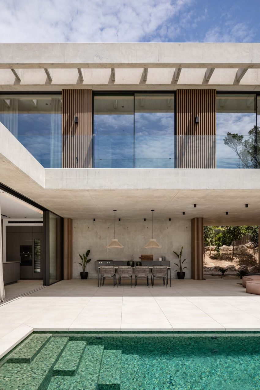 A Concrete Home with Beautiful View of Pool and Garden in Santa Ponsa, Mallorca by Jaime Salvá (8)