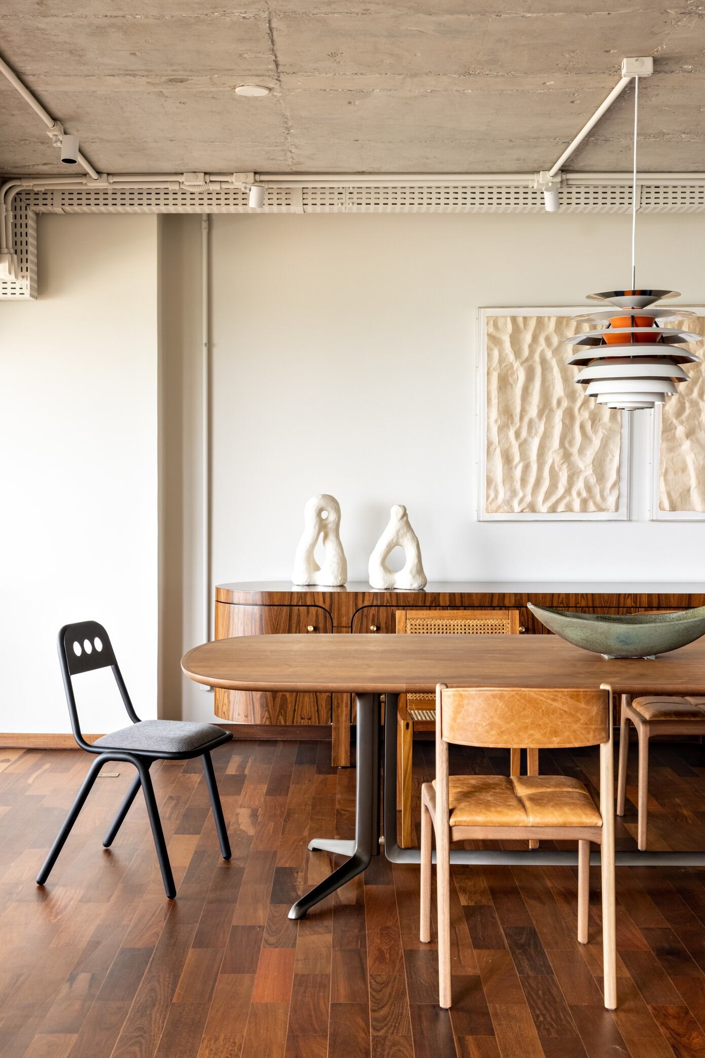 A Contemporary Apartment with Industrial Features and Relaxing Ambience in São Paulo, Brazil by Memola Estudio (16)
