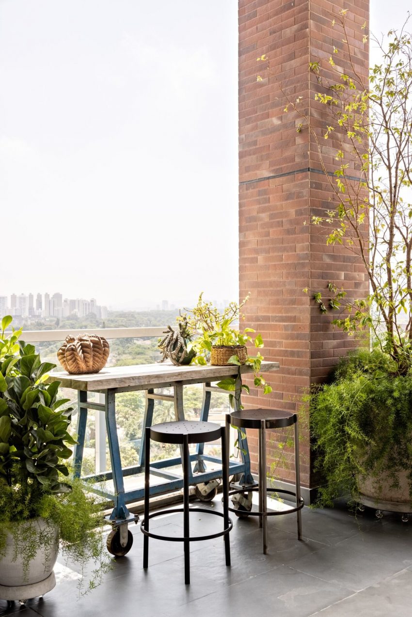 A Contemporary Apartment with Industrial Features and Relaxing Ambience in São Paulo, Brazil by Memola Estudio (19)