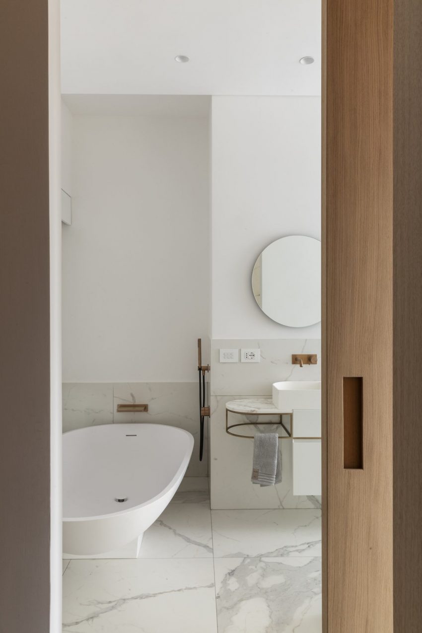A Contemporary Apartment with a Variety of Wood Partition Walls in Rome, Italy by Filippo Bombace (18)
