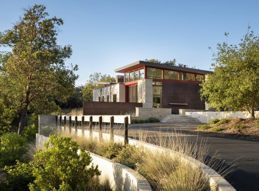 A Contemporary Home Offers Stunning Views of Surrounding Landscape in Carmel-by-the-Sea, California by Arterra Landscape Architects (1)