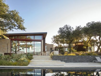 A Contemporary Home Offers Stunning Views of Surrounding Landscape in Carmel-by-the-Sea, California by Arterra Landscape Architects (10)