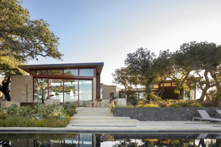 A Contemporary Home Offers Stunning Views of Surrounding Landscape in Carmel-by-the-Sea, California by Arterra Landscape Architects (10)