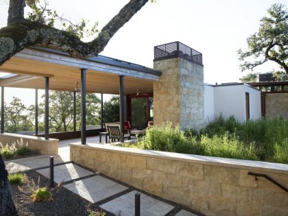 A Contemporary Home Offers Stunning Views of Surrounding Landscape in Carmel-by-the-Sea, California by Arterra Landscape Architects (11)