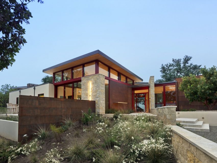 A Contemporary Home Offers Stunning Views of Surrounding Landscape in Carmel-by-the-Sea, California by Arterra Landscape Architects (13)