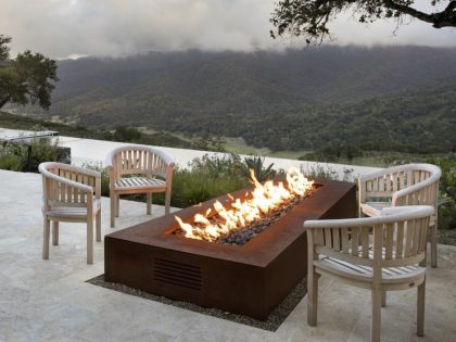 A Contemporary Home Offers Stunning Views of Surrounding Landscape in Carmel-by-the-Sea, California by Arterra Landscape Architects (6)