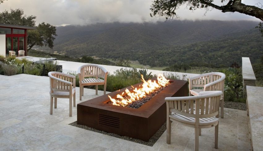 A Contemporary Home Offers Stunning Views of Surrounding Landscape in Carmel-by-the-Sea, California by Arterra Landscape Architects (6)