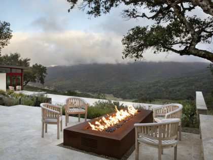 A Contemporary Home Offers Stunning Views of Surrounding Landscape in Carmel-by-the-Sea, California by Arterra Landscape Architects (7)