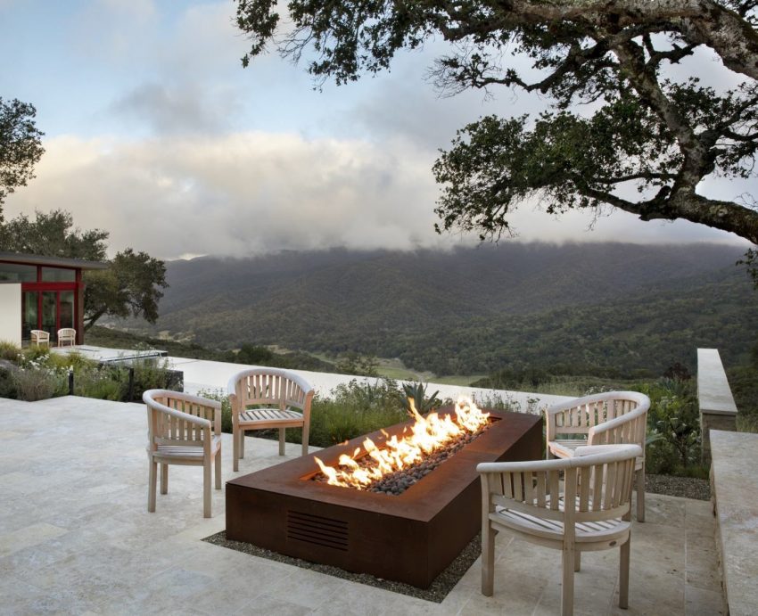 A Contemporary Home Offers Stunning Views of Surrounding Landscape in Carmel-by-the-Sea, California by Arterra Landscape Architects (7)