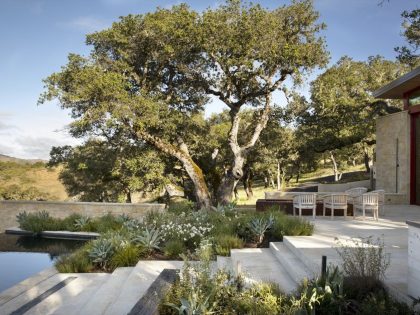 A Contemporary Home Offers Stunning Views of Surrounding Landscape in Carmel-by-the-Sea, California by Arterra Landscape Architects (8)