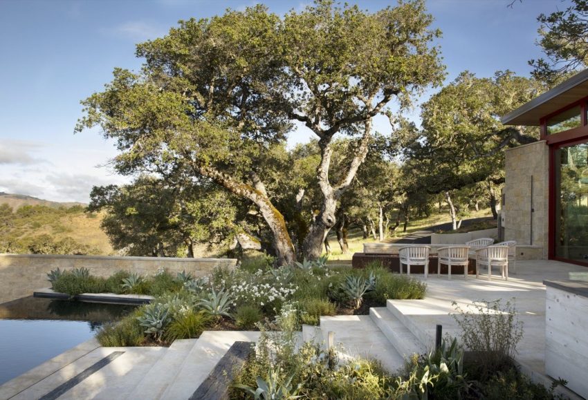 A Contemporary Home Offers Stunning Views of Surrounding Landscape in Carmel-by-the-Sea, California by Arterra Landscape Architects (8)