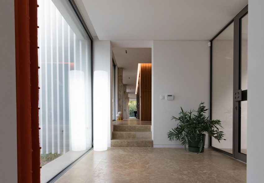 A Contemporary Home with a Warm and Intimate Atmosphere in Montpellier, France by Brengues Le Pavec (2)