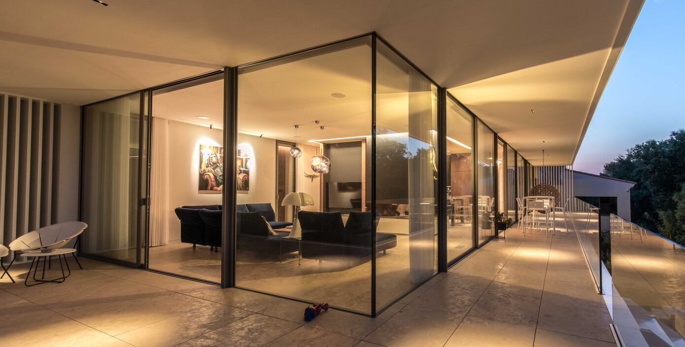 A Contemporary Home with a Warm and Intimate Atmosphere in Montpellier, France by Brengues Le Pavec (20)