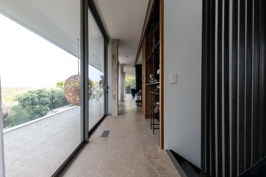 A Contemporary Home with a Warm and Intimate Atmosphere in Montpellier, France by Brengues Le Pavec (3)