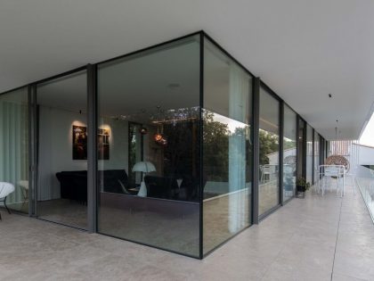 A Contemporary Home with a Warm and Intimate Atmosphere in Montpellier, France by Brengues Le Pavec (7)