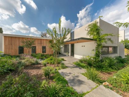 A Contemporary House Full of Charm in Givat Nili, Israel by Itzik Niv (1)