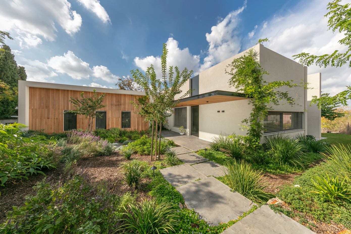 A Contemporary House Full of Charm in Givat Nili, Israel by Itzik Niv (1)