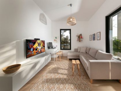 A Contemporary House Full of Charm in Givat Nili, Israel by Itzik Niv (11)