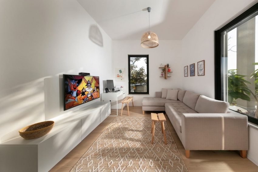 A Contemporary House Full of Charm in Givat Nili, Israel by Itzik Niv (11)