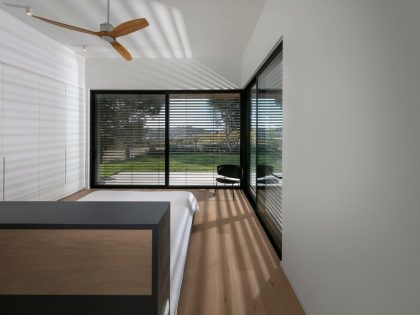 A Contemporary House Full of Charm in Givat Nili, Israel by Itzik Niv (12)