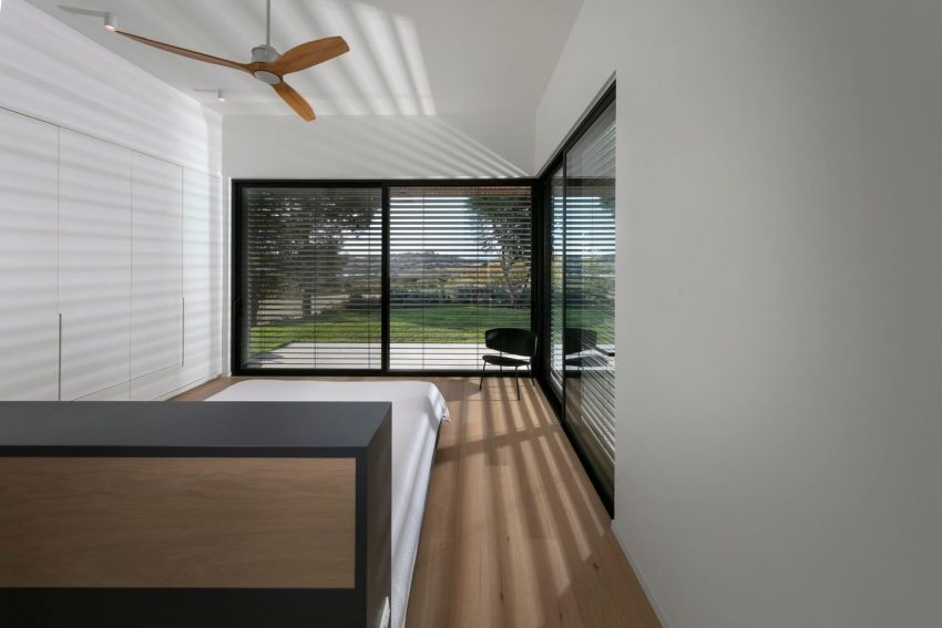 A Contemporary House Full of Charm in Givat Nili, Israel by Itzik Niv (12)